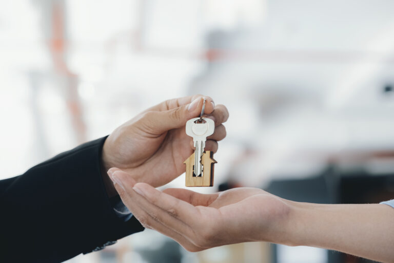 Home seller handover the key to home buyer