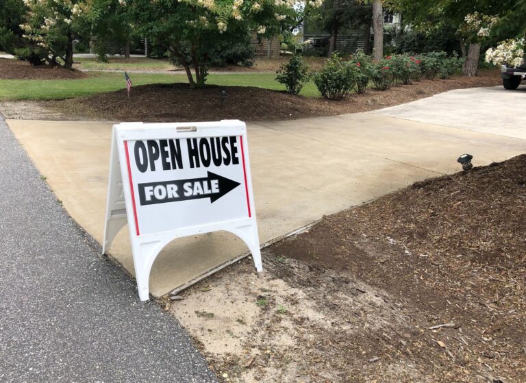 FSBO seller posted a 'open house for sale' yard sign in front of the entrance of the house